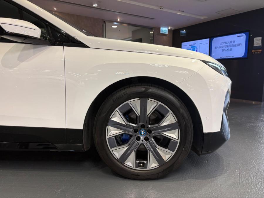 IX xDrive40 - Image 3